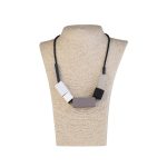 LUZAKA Dámsky Náhrdelník KARO sivý 042554