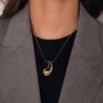 Dámsky Náhrdelník z pozlátenej ocele Pia 11040 LUZAKA – Obrázok 2