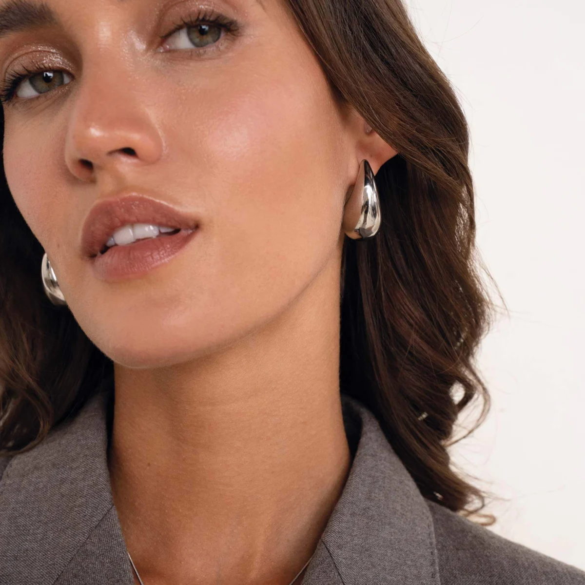 Dámske oceľové náušnice strieborné Pia 11315 LUZAKA – Obrázok 2