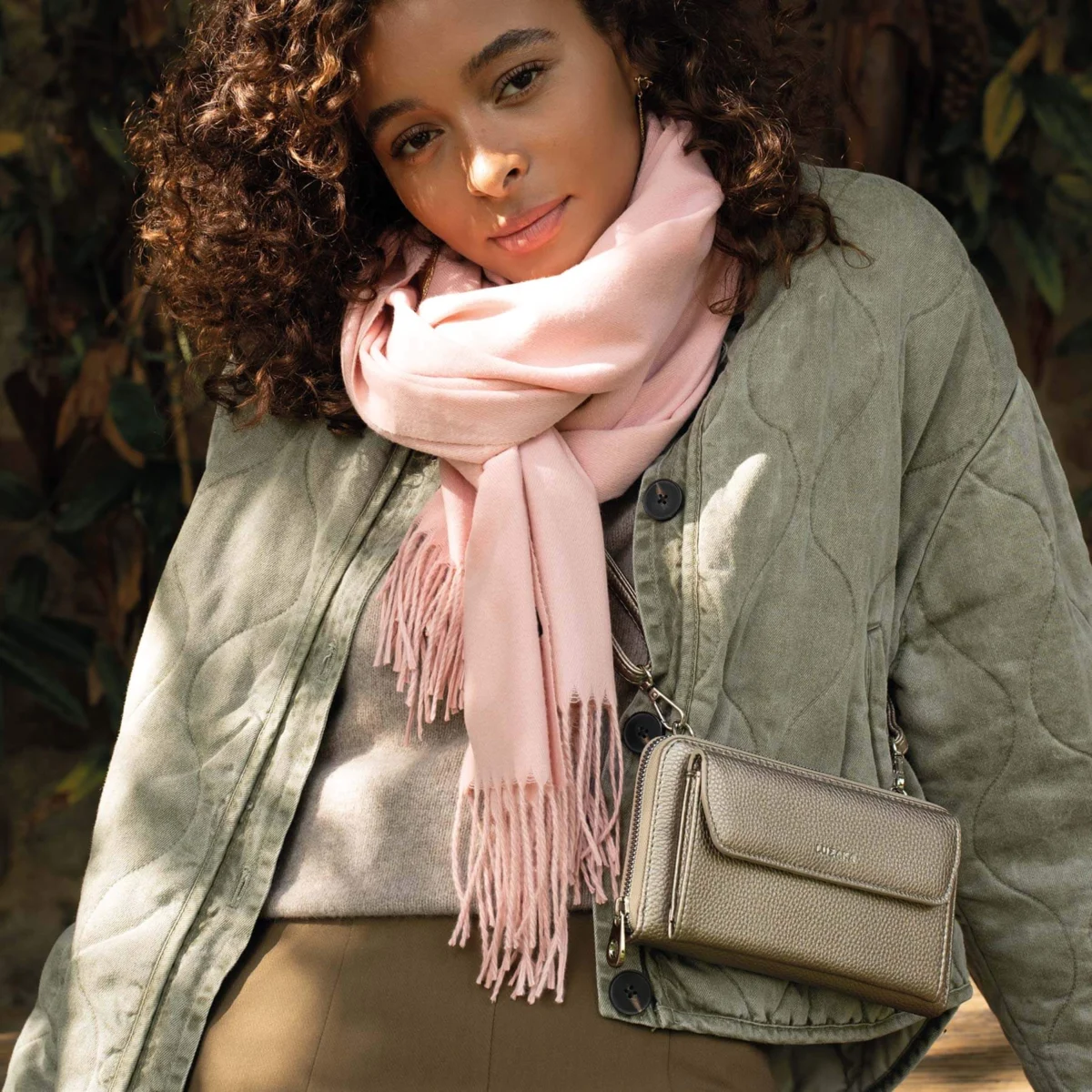 Dámska horizontálna taška s peňaženkou Zlatá 11470 LUZAKA – Obrázok 3