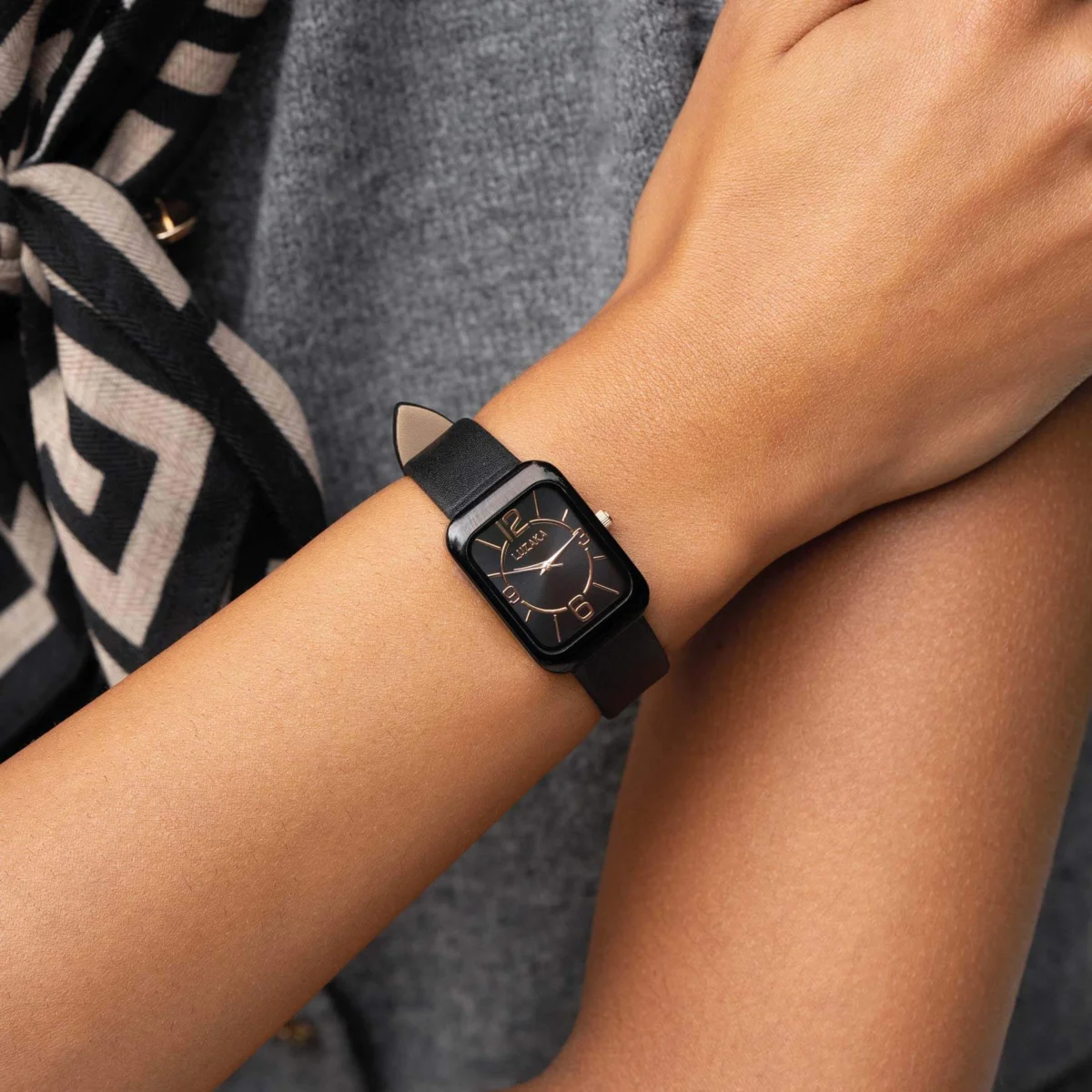 Dámske hodinky Lara Čierne 11514 LUZAKA – Obrázok 2