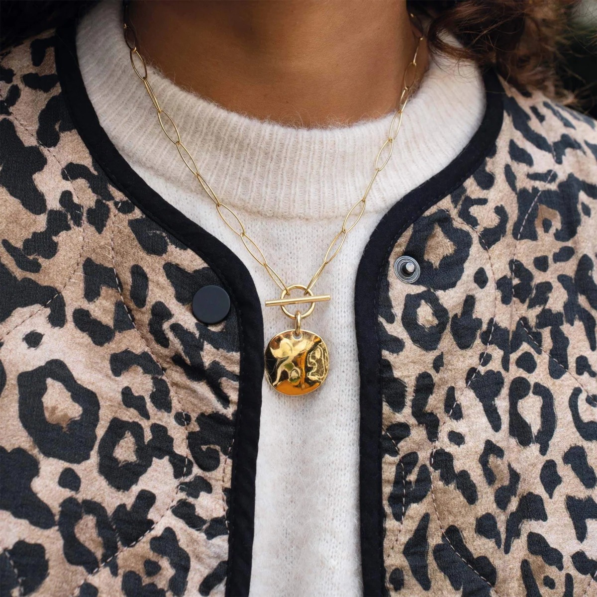 Dámsky náhrdelník lzzy z pozlátenej ocele  11131 LUZAKA – Obrázok 2