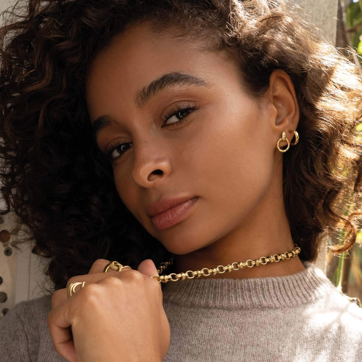 Sada 3 pozlátených dámskych oceľových náušníc Celeste 11326 LUZAKA – Obrázok 6