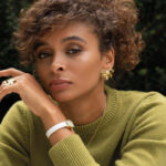 Náušnice Stacy 11213 LUZAKA Tieto krásne dámske Náušnice sú vyrobené z pozlátenej ocele s perleťovou korálkou v strede.